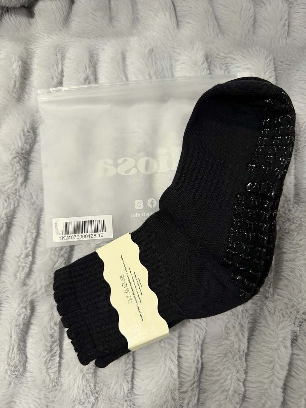 Elliosa Grip Basics Black Non-Slip Pilates and Yoga Socks Dual Direction - Picture 3 of 3